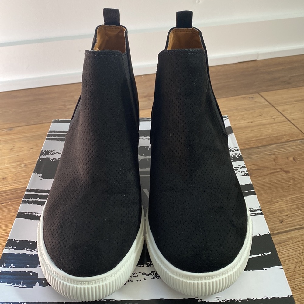 DV by Dolce Vita ladies Wedge slip-on Bootie. Size 8